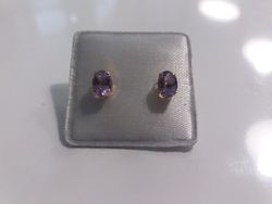 Pendientes de mujer con piedra oval amatistas montados en oro de ley en cuatro grapas muy distinguidos