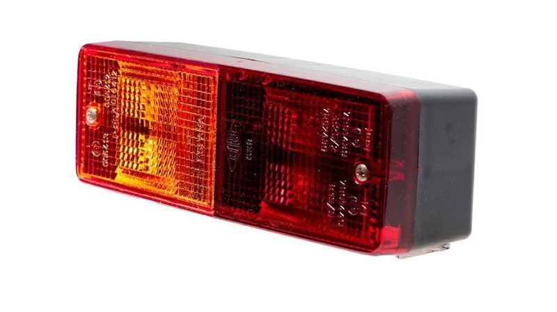 Piloto trasero 3 servicios rectangular con luz matricula 829