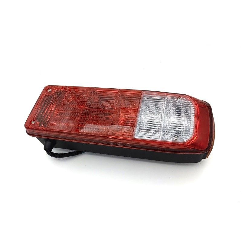 Piloto Trasero Izquierdo Con Triángulo Y Sin Luz De Matrícula Con Cable