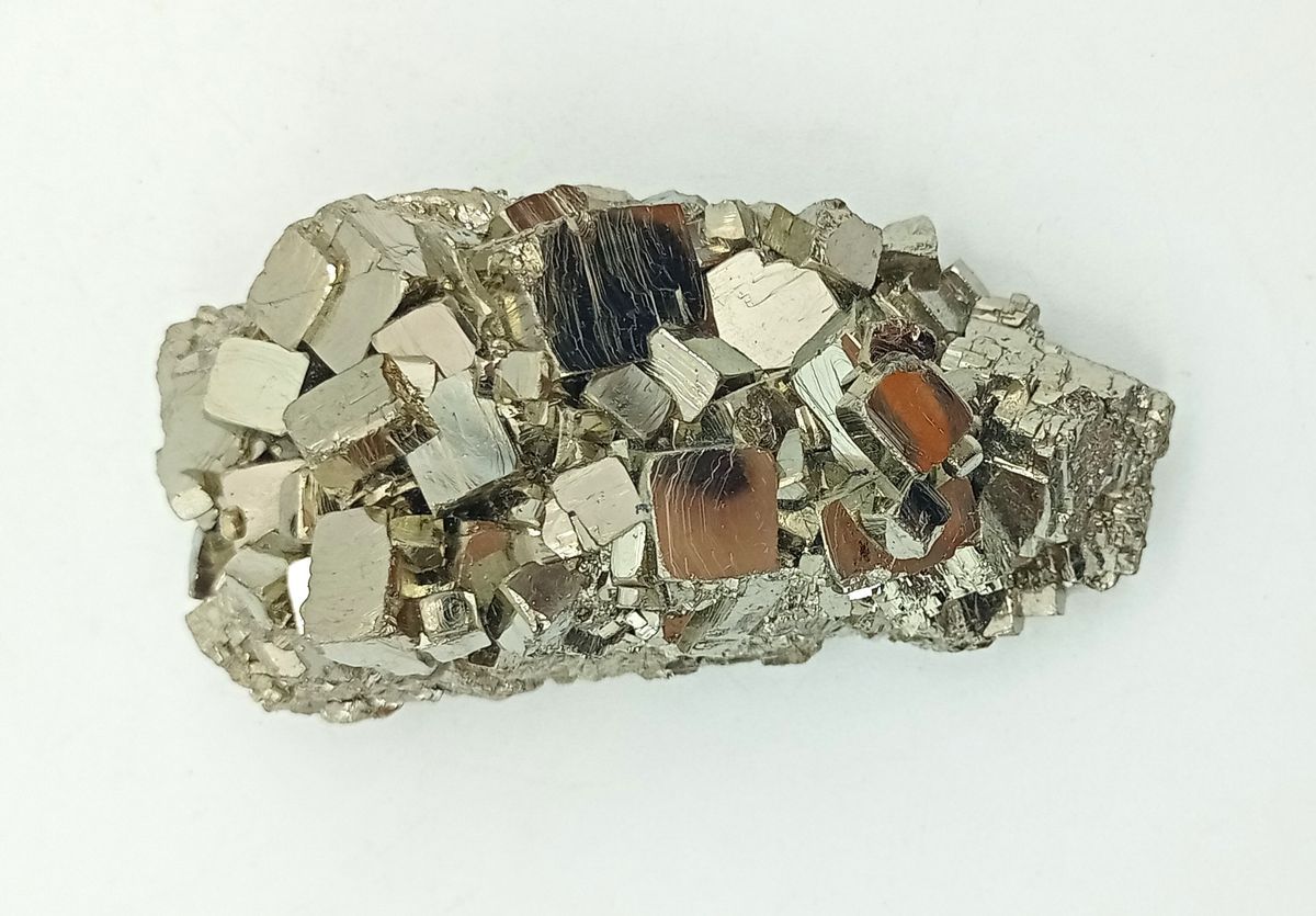 Pirita (Grupo de cristales dodecaédricos)