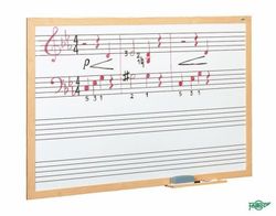 Pizarra blanca con pentagramas y marco de madera