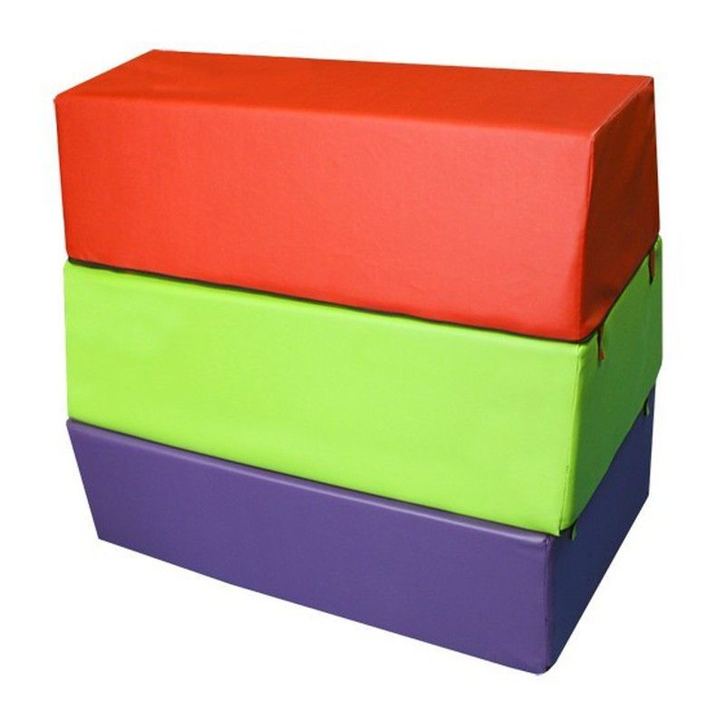 Plinton piramidal desmontable de espuma de 3 piezas