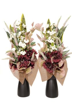 Precioso arreglo floral para cementerio con flores artificiales en color granate