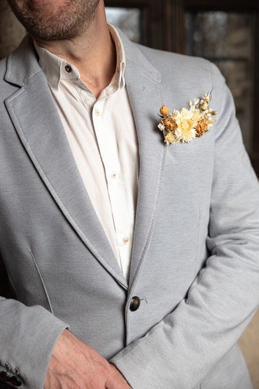 Prendido de bolsillo en colores crema