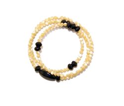 Pulsera de nacar beig y onix. Plata.