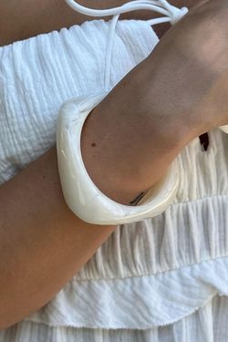 Pulsera de resina marfil