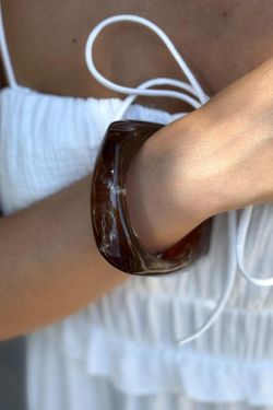 Pulsera de resina marrón