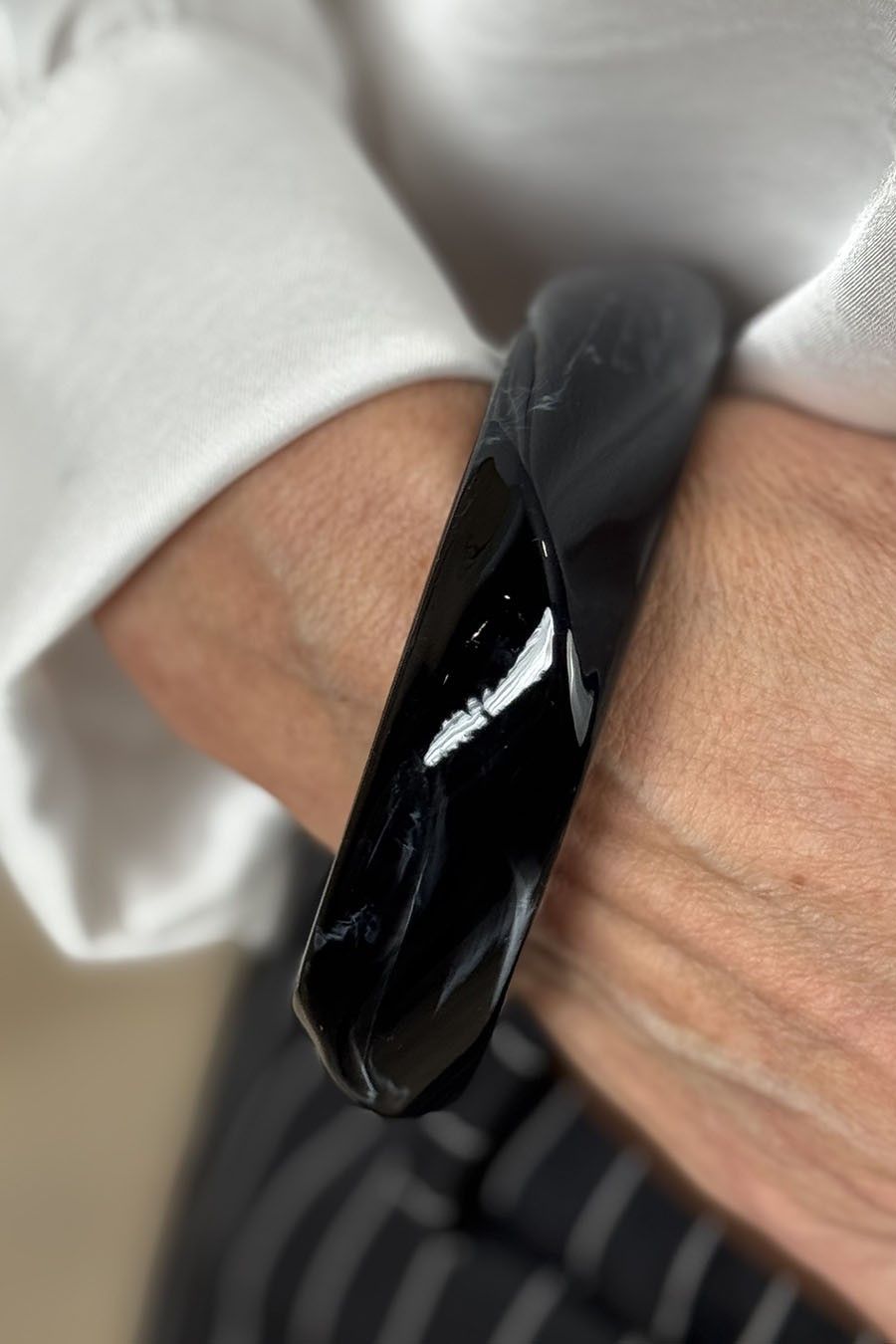 Pulsera de resina negra