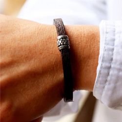 Pulsera Ema WB516X Plata de Palo de cuero y plata de ley elegante y minimalista