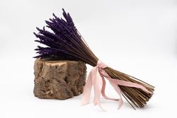 Ramillete de lavanda seco y preservado con cintas decorativas