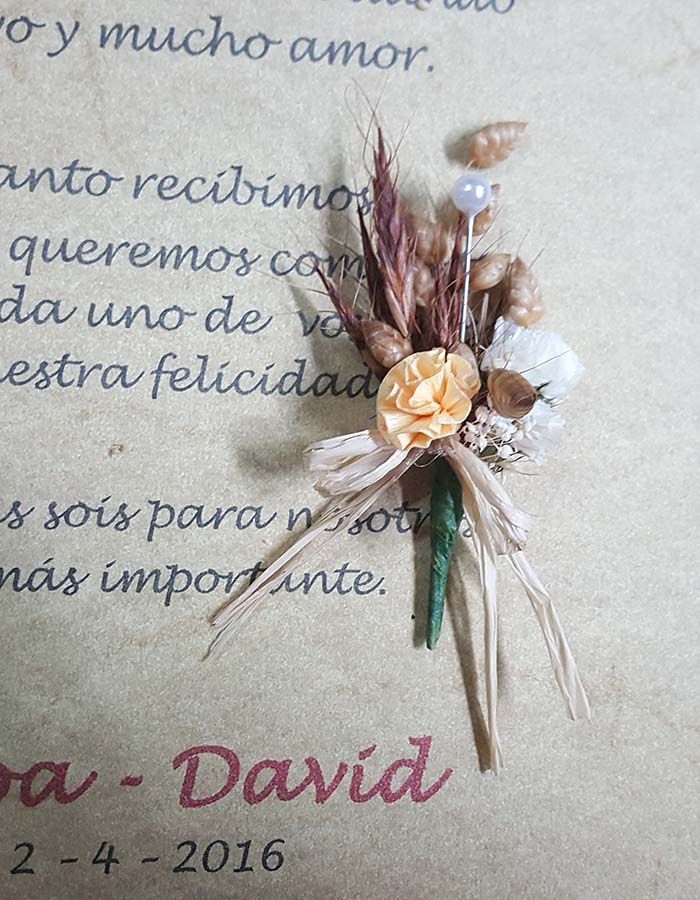 Ramillete Flor Solapa Prendido