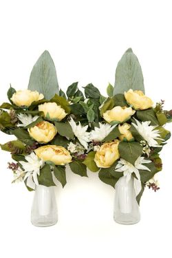 Ramo de cementerio con peonias en color crema y ocre