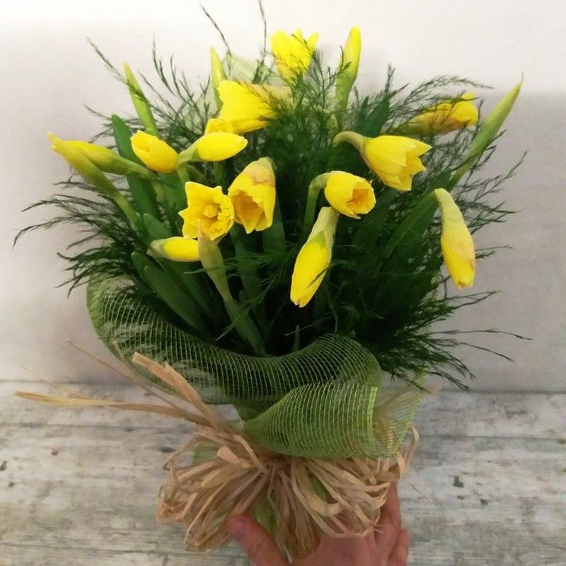 Ramo Narcisos amarillos con Verdes