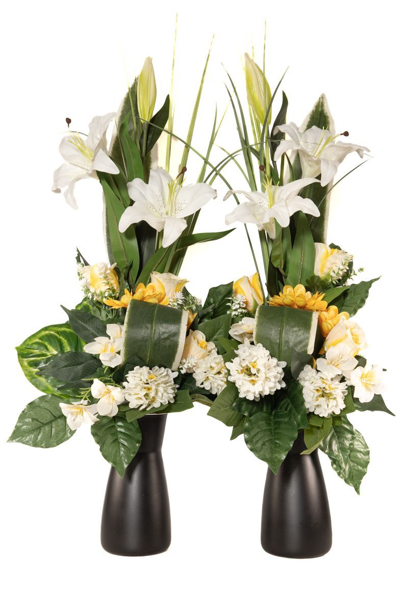 Refinado ramo de flores artificiales para cementerio en color blanco con detalles en color amarillo