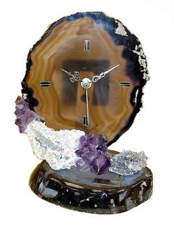 Reloj agata gris sobre base agata mediano