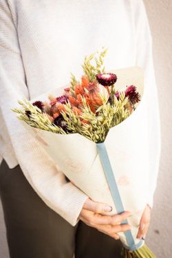 Romántico bouquet variado de flores secas Zoey