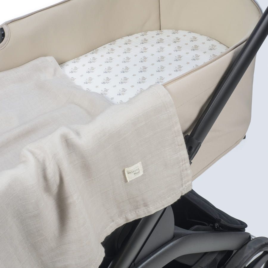 Sábana bajera ajustable para capazo + muselina Botton Walking Mum