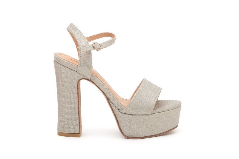 Sandalia de tacón alto y plataforma color plata