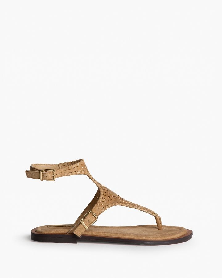 Sandalia Plana Troquelada Con Doble hebilla Camel marca Corina REF M6430