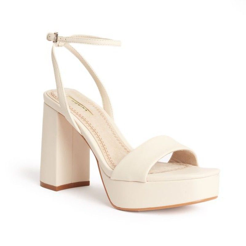 Sandalia Tacón Alto Cuadrado Beige marca Corina REF. M3240