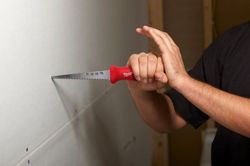 Serrucho de mano Milwaukee 150 mm para yeso