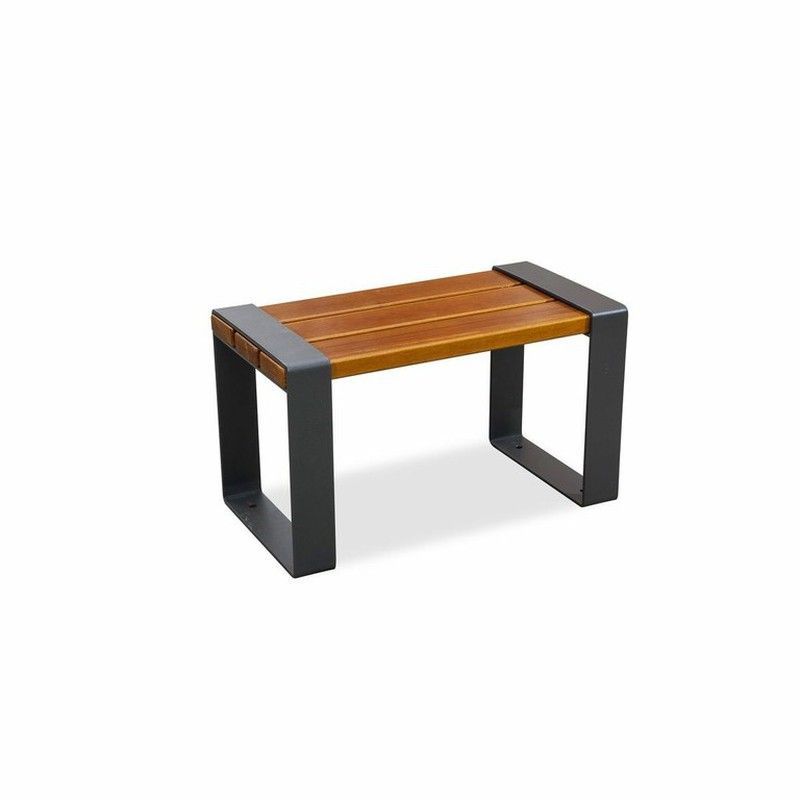 Silla con listones de madera sin respaldo