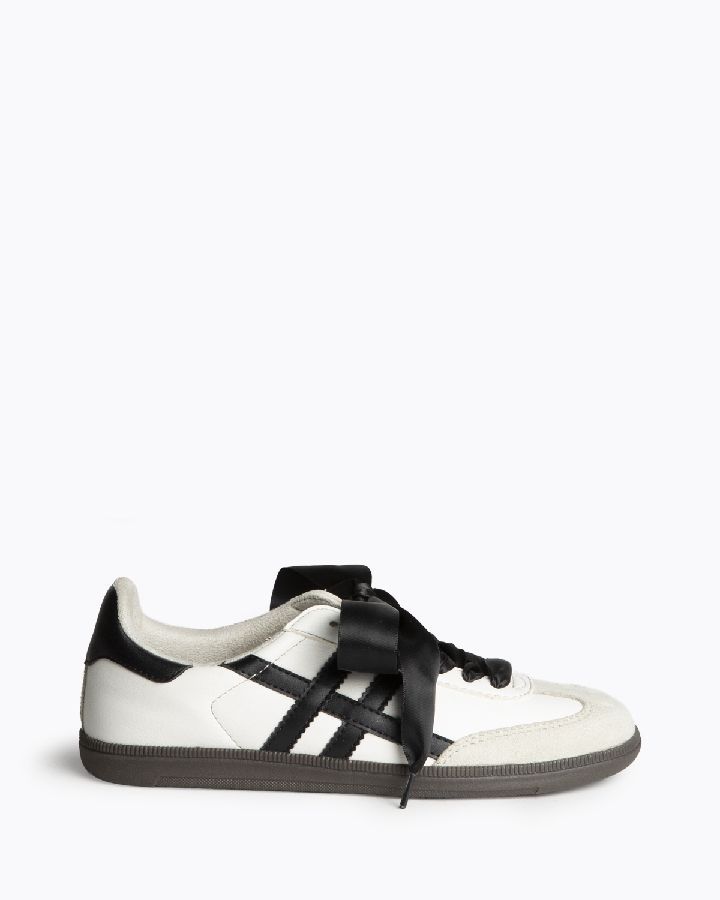 Sneaker Color Blanco-Negro Corina Modelo M5520