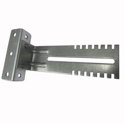 Soporte "D" atornillar a marco  (chapa de 3 mm.) dentado  con RANURA central / codo  35 mm.