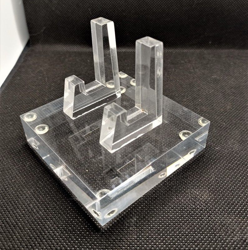 Soporte metacrilato 75x75x20 con 4 puntos de sujeción