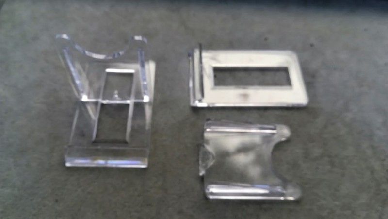 Soporte plástico L de dos piezas (pequeño)