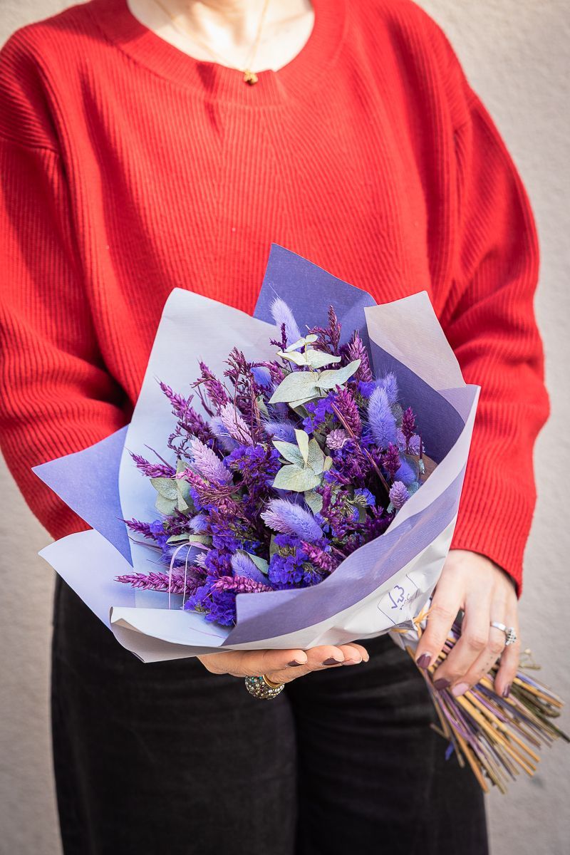 Suave y soñador ramo en tonos lilas de flores secas y preservadas