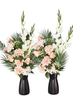 Sutilidad en este ramo de cementerio color salmón