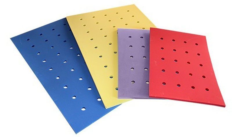 Tapiz con agujeros. 4 colore sy 2 tamaños