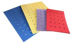 Tapiz con agujeros. 4 colore sy 2 tamaños