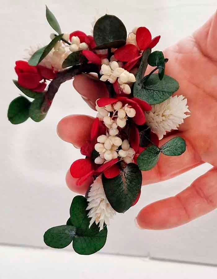 Tocado de Flores para la Oreja Burdeos