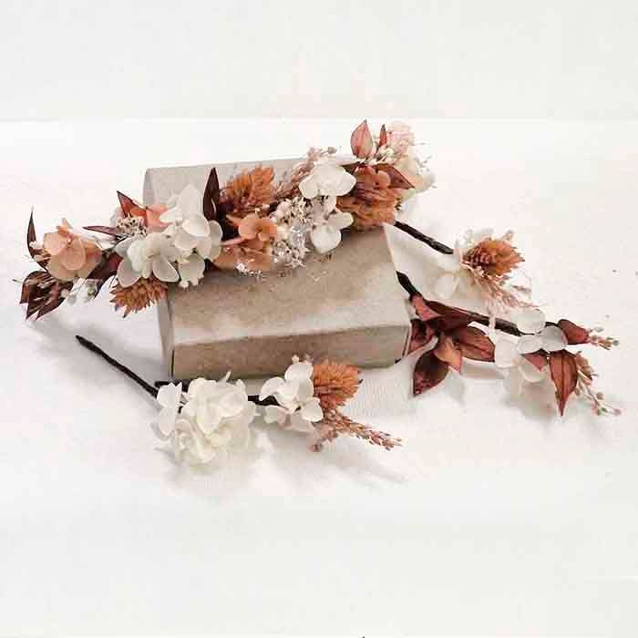 Tocado y Cinco Flores en Cascada Camel