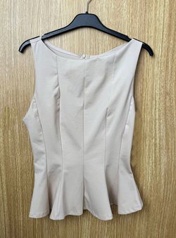 Top sin mangas Peplum beige