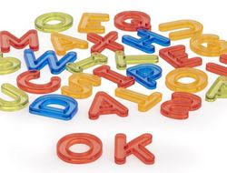 Translucent letras mayúsculas