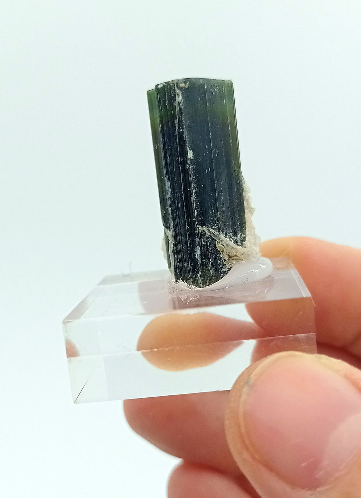 Turmalina verde cristal individual