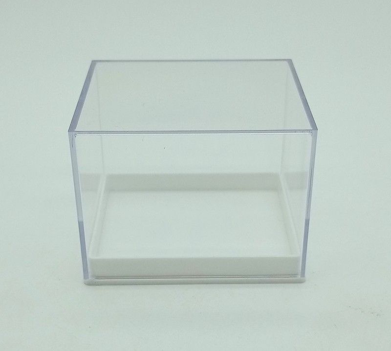 Urna de plástico con base blanca 75x65