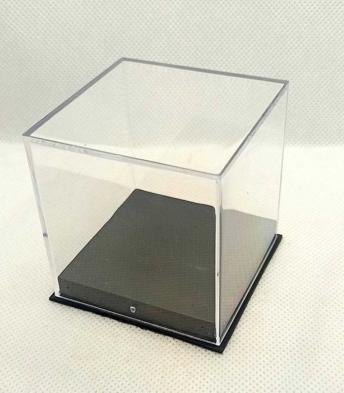 Urna de plástico de 60x60x61 mm base negra pack de 24 u.