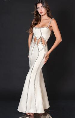 Vestido modelo Lujo