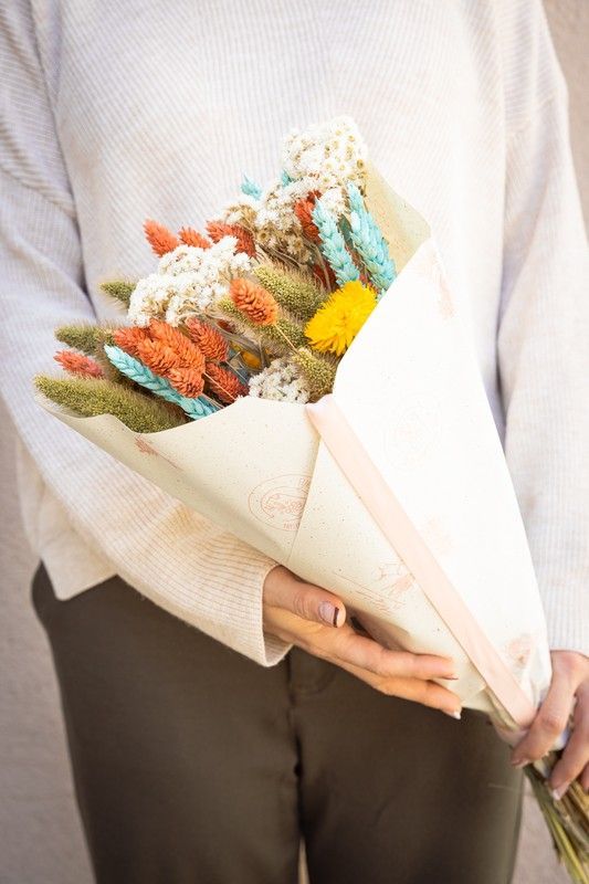 Vibrante bouquet variado de flores secas Zephyr