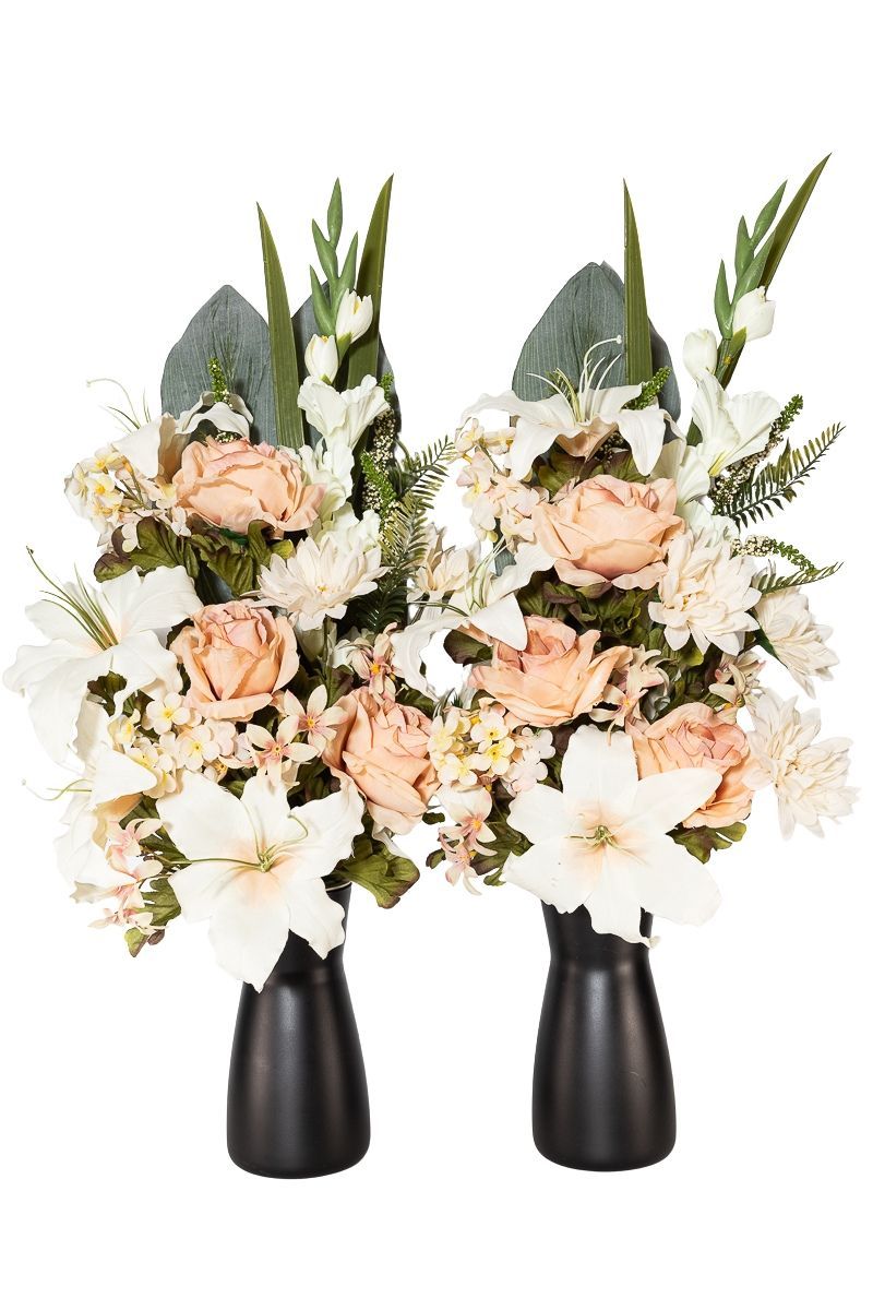 Vibrante sutilidad para este ramo de cementerio en color naranja