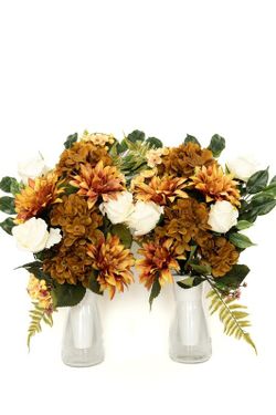 Vistoso ramo de flores para cementerio con dhalias color naranja