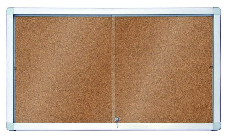 Vitrina con puertas correderas. Fondo corcho natural