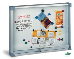 Vitrina para anuncios, estructura de aluminio, 90X120 cm. (Puertas de cristal)