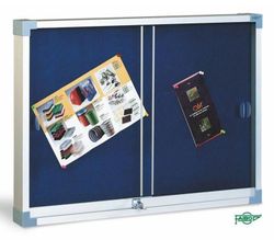 Vitrina para anuncios, tapizado en textil, 90x120 cm. (Puertas de metacrilato)