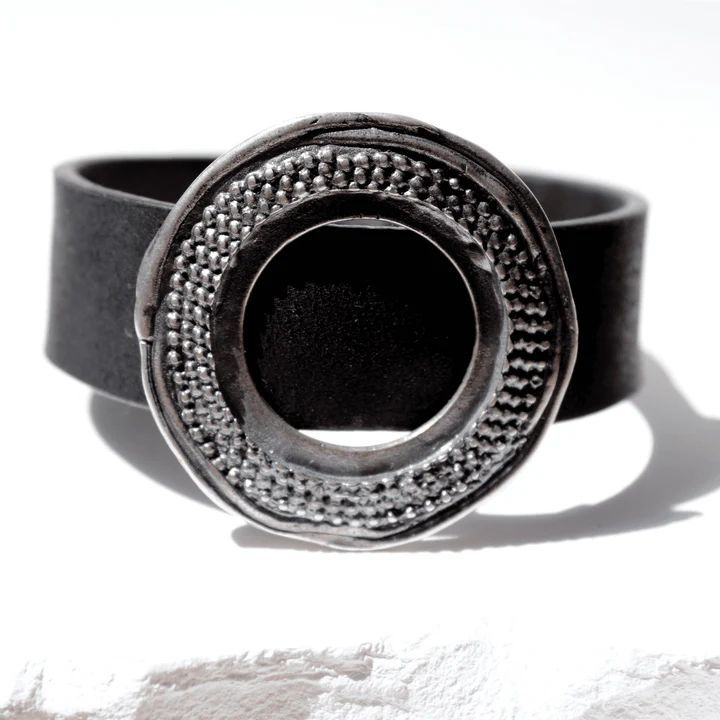 WB546X Pulsera Plata de Palo de cuero mujer colección Tetsu con círculo en plata de 1ª ley