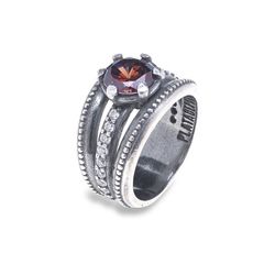 WR100X Anillo Plata de Palo mujer de Plata 925 con circonitas blancas y piedra facetada marrón elaborado en plata de ley asegurando una calidad excepcional y un acabado impecable y duradero